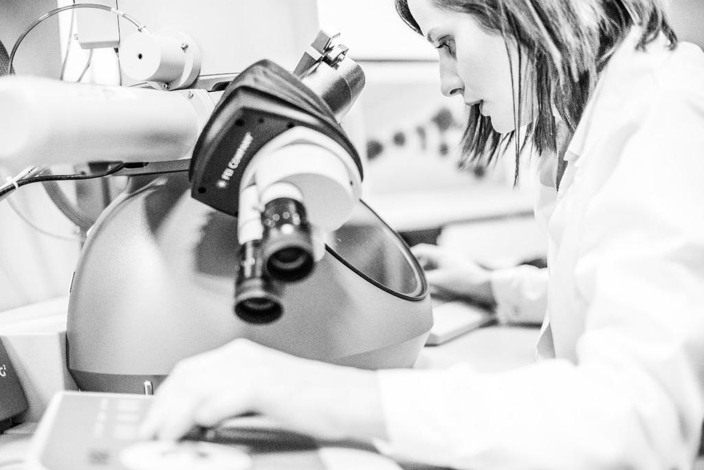 INTERDYSCYPLINARNY ZESPÓŁ TECHNOLOGIA interdyscyplinarny, dobrze zbilansowany zespół o szerokiej wiedzy & doświadczeniu w dziedzinach: chemii fizyki elektroniki mechaniki inżynierii materiałowej