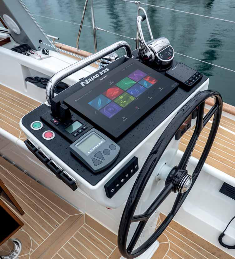 WYŚWIETLACZE WIELOFUNKCYJNE ORAZ ECHOSONDA/GPS Wyświetlacze nawigacyjne Raymarine oferują pełną kontrolę za sprawą szybkości i prostoty naszych systemów operacyjnych LightHouse.