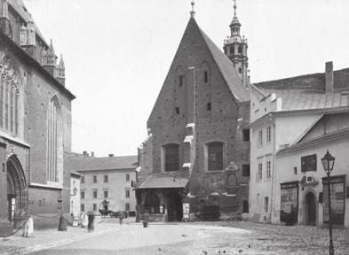 Jakie artystyczne atrybuty go otaczają? Rynek Główny w Krakowie, lata 90.