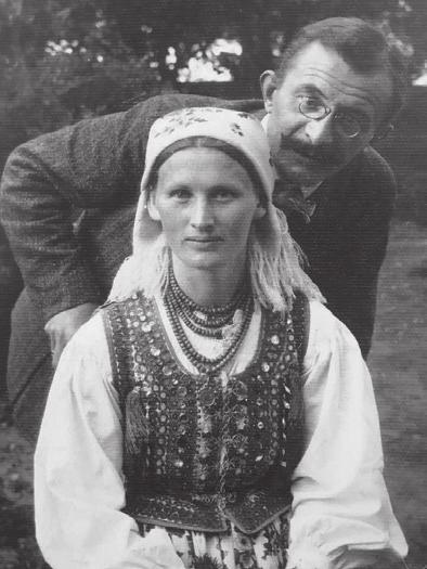 ZADANIE Rozwiązując następne zadania, zanotujcie: 1. Gdzie Wyspiański pisał Wesele? 2. Gdzie Wyspiański czytał na głos Wesele? 3.