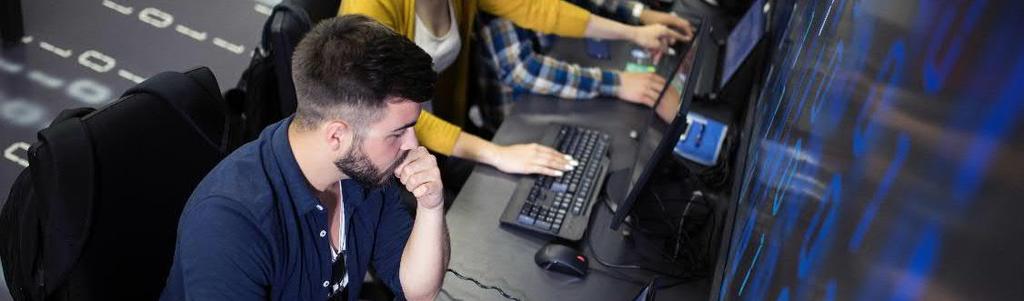 P r o g r a m Wstęp Miejsce i rola narzędzia Power BI Desktop w ekosystemie Microsoft BI Omówienie najpoplarniejszych, przydatnych opcji i stawień przygotowanie środowiska pracy.