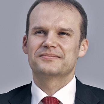 Współzałżyciel Cmarch (1994), gdzie piastwał stanwiska Pierwszeg Wiceprezesa raz Prezesa Zarządu (1993-2000), dpwiedzialny za rzwój sektra telekmunikacyjneg, ekspansję międzynardwą raz IPO spółki.