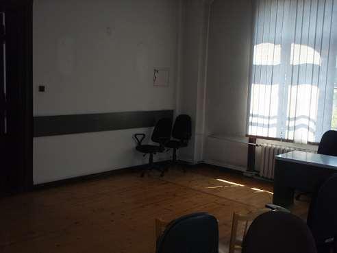 najmu wyposażony jest w instalacje: energetyczną, wodną, kanalizacyjną, centralnego ogrzewania.