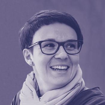 Zajmuje się prowadzeniem szkoleń, tworzeniem publikacji oraz koordynacją projektów z zakresu edukacji globalnej, antydyskryminacyjnej oraz wrażliwości na różnorodność.