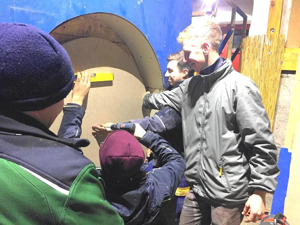 de Foto: Christian Mikwauschk Ruce połnej dźěła ma tele dny Konječan-Šunowska młodźina při