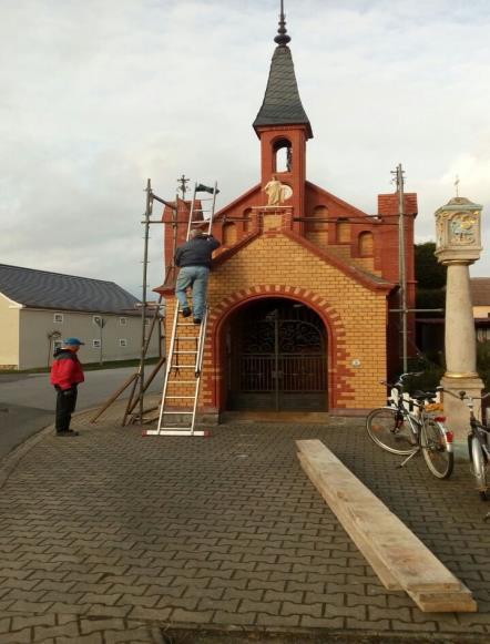 gmejna swójski podźěl zwjesć móhła, potom njestejachu spěchowanske srědki k dispoziciji atd.). Nětko bu twar realizowany a Łazkowčenjo maja wulkotnu nowu dróhu.