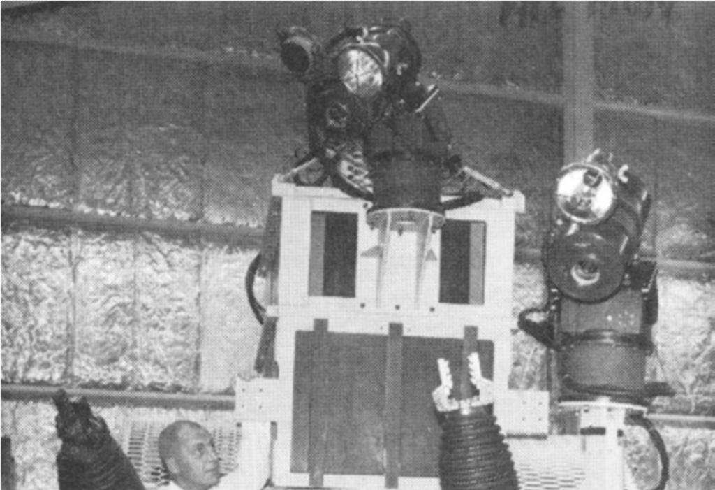 Polish Hyperbaric Research A B Rys. 2 Zdalnie sterowane pojazdy podwodne. A pojazd prototypowy MOBOT [12.c], B pojazd komercyjny ORCA 1 [3].