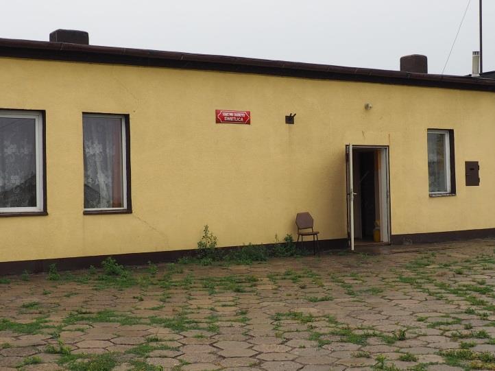 oczyszczalnie ścieków. Odsetek zbiorników wybieralnych jest nieco niższy niż Gminie (65,36%), zaś udział nieruchomości posiadających oczyszczalnie jest korzystniejszy niż w Gminie (23,56%).