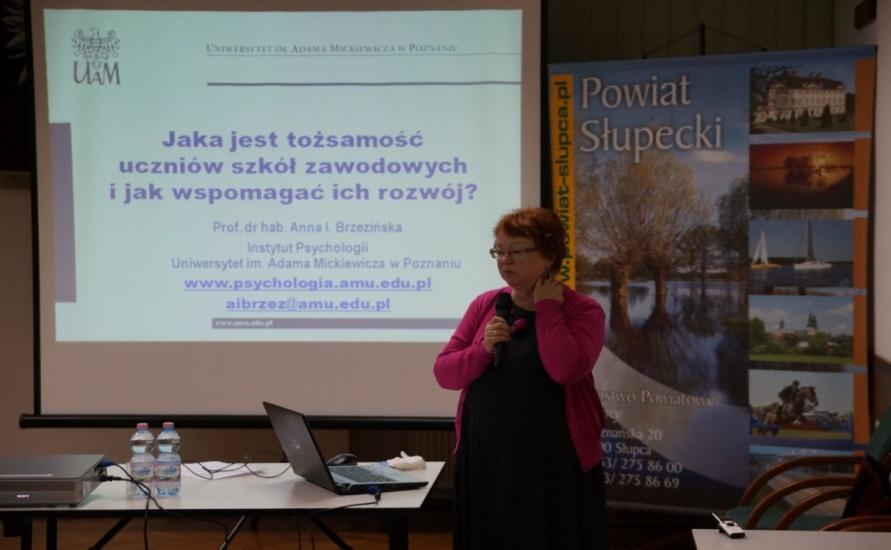 Omówiono: 1. Strukturę kształcenia uczniów w szkołach ponadgimnazjalnych Powiatu Słupeckiego ( Elżbieta Kordylewska, kierownik Wydziału Oświaty), 2.