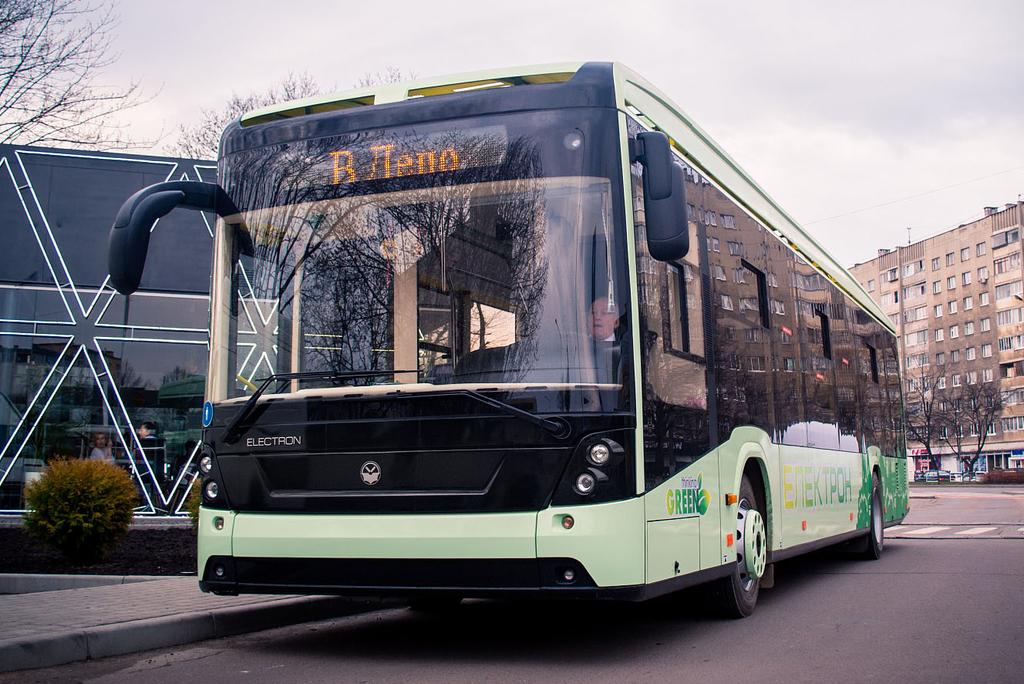 Strona 1/12 Układ ENI-EBUS/ELTR/ZF/AVE Układ ENI-EBUS/ELTR/ZF/AVE stanowi kompletny zespół urządzeń napędu i sterowania przeznaczony do autobusu ELECTRON firmy ELECTRONTRANS.