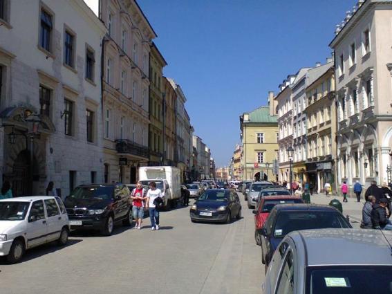 Wpływ restrykcji w ruchu i parkowaniu samochodów - wybrane wyniki Obszary badań (VI 2016): Mały Rynek i Plac