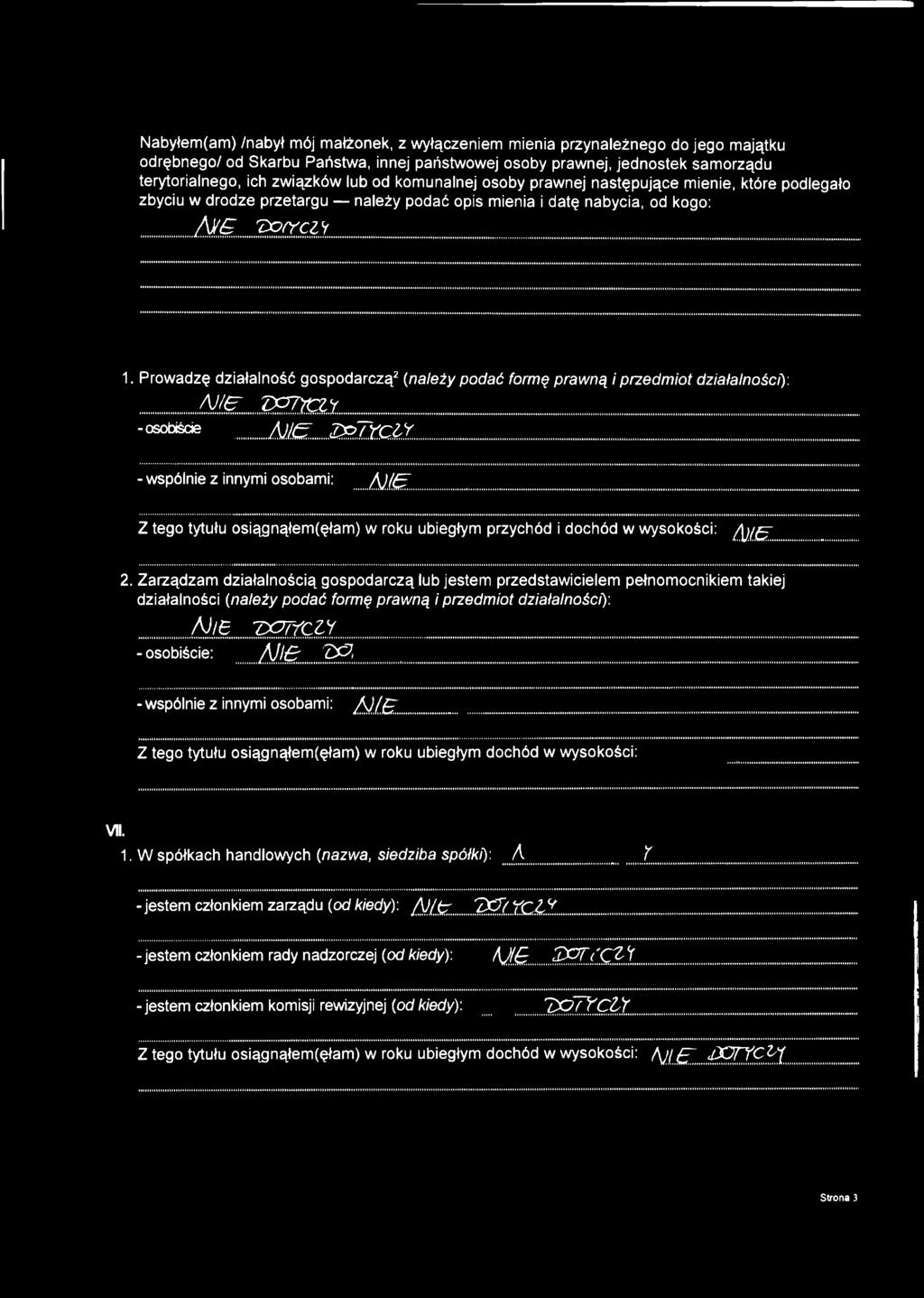 Prowadzę działalność gospodarczą2 (należy podać formę prawną i przedmiot działalności): AJ/e-... z r n K L Y... - sobiśde...&!... z x >Ty c iy... -wspólnie z innymi osobami: A J./. Z tego tytułu osiągnąłem(ęłam) w roku ubiegłym przychód i dochód w wysokości: Ą ) /^ 2.