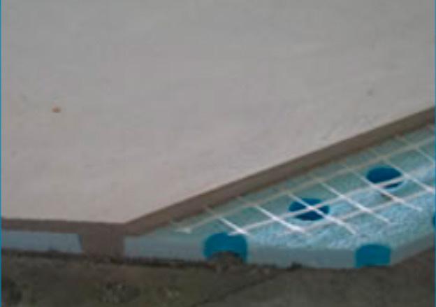 Przeznaczony do wykonania warstwy grubości od 10 do 30 mm, wyrównywania wewnętrznych lub zewnętrznych podłoży betonowych, a także do wypełnienia przestrzeni pomiędzy brukowymi