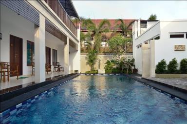 spacerkiem od morza, w okolicy centrum Sanur (bary,