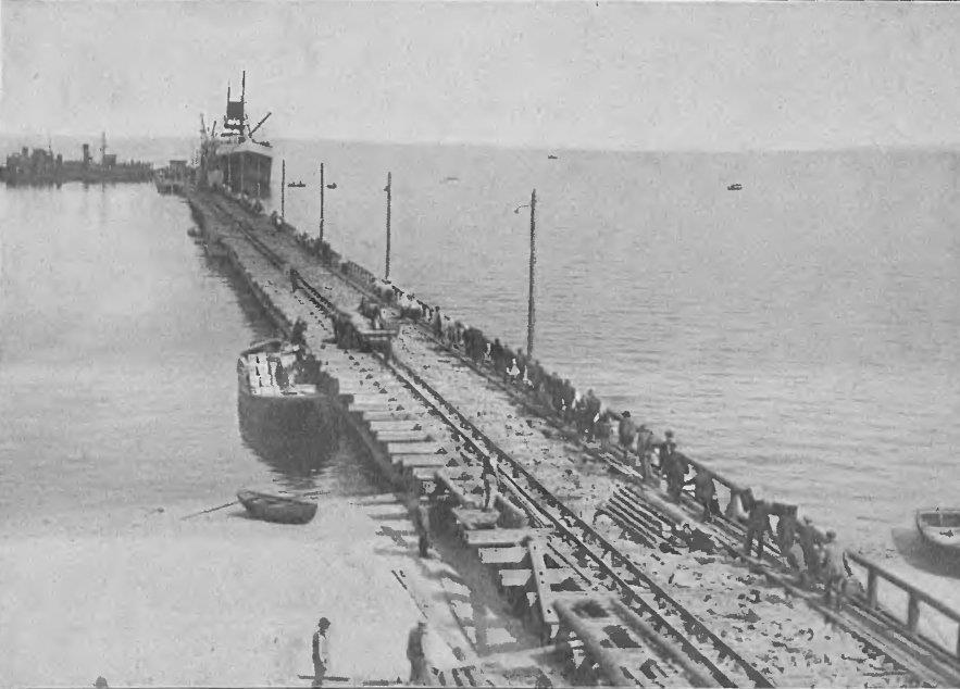 GOSPODARCZE DZIEDZICTWO II RP Port w Gdyni nieformalne rozpoczęcie inwestycji miało miejsce w maju 1920 r.