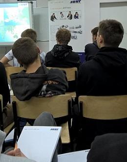 bezpieczeństwem ciągników i przyczep. Novita NOVITA 