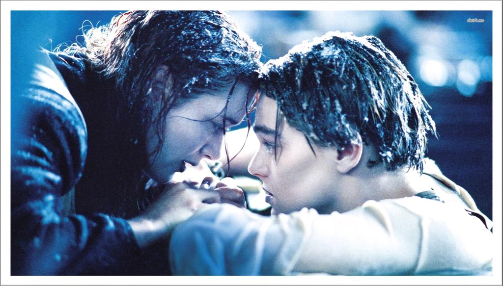 NIEŚMIERTELNY KLASYK Chciałabym przybliżyć fabułę filmu reżyserii Jamesa Camerona pod tytułem "Titanic". Jest to niesamowita historia miłosna, nagrodzona jedenastoma Oskarami.