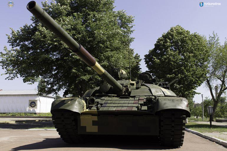 Fot. Ukroboronprom Ukraiński koncern zbrojeniowy UkrOboronProm zademonstrował własną propozycję modernizacji czołgów T-72 do wariantu oznaczonego jako T-72AMT, której koncepcja wynika m.in.