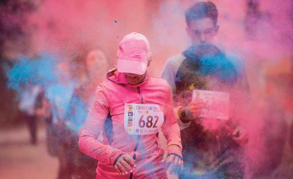 6} DNI MIASTA KOSZALINA Dni Koszalina w sobotę, 26 maja: spektakl w parku, wielkie widowisko w hali sportowej, kolorowy bieg i konkurs malarstwa ściennego.
