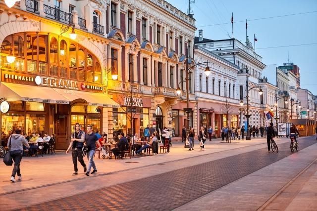 Statystyczny krajowy turysta Łodzi MIESZKANKA WARSZAWY LUB MIAST REGIONU ŁÓDZKIEGO 20 34 LATA, WYŻSZE WYKSZTAŁCENIE AKTYWNA ZAWODOWO, O DOBRYM LUB ŚREDNIM POZIOMIE ZAROBKÓW PRZYJAZD SAMOCHODEM NA 1