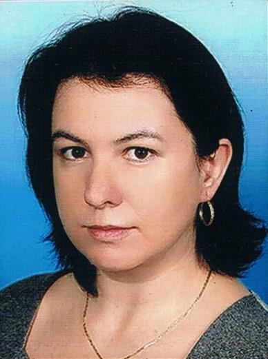 I b mgr Joanna Król klasy I b Ukończyła studia magisterskie na Uniwersytecie Śląskim z zakresu edukacji wczesnoszkolnej oraz studia podyplomowe Edukacja i wspomaganie osób z zaburzeniami ze spektrum