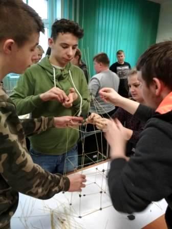I miejsce zdobyła Alicja Goździk z IIIe. 23 lutego w Zespole Szkół Ogólnokształcących i Technicznych w Białymstoku odbyły się eliminacje wojewódzkie konkursu.