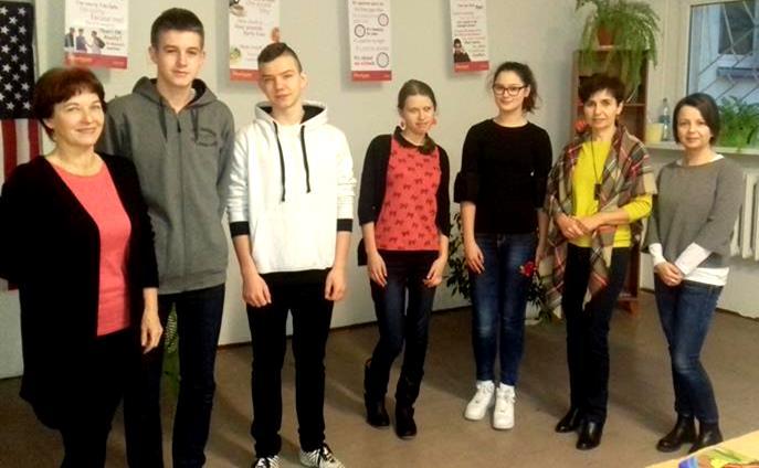 Kowalczuk-Ortiz) W styczniu i lutym klasy trzecie brały udział w zajęciach prowadzonych przez doradcę zawodowego Młodzieżowego Centrum Kariery w Łapach panią Ewę Porowską.