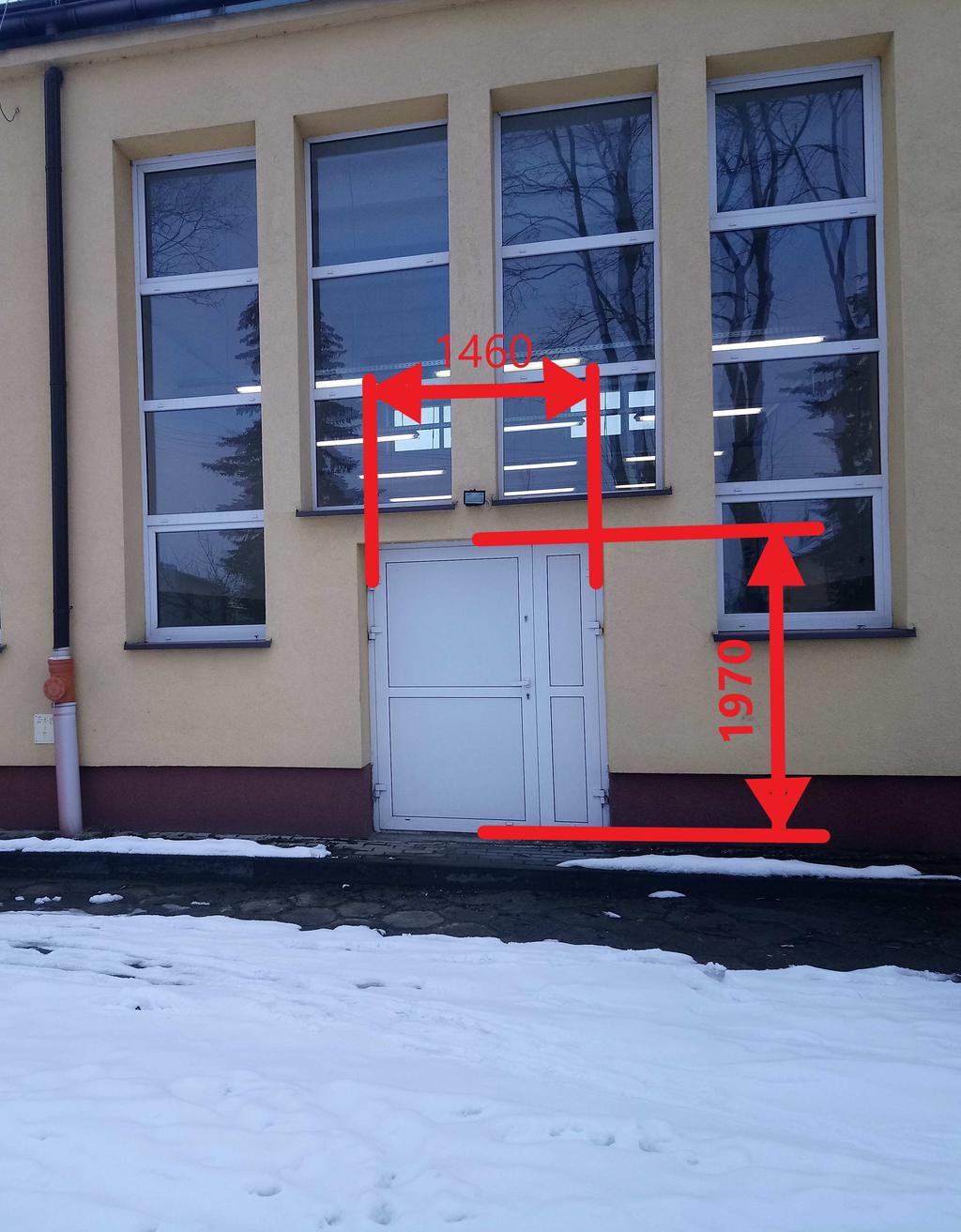 Wykonawca przeprowadzi instruktaż w czasie godzin pracy szkoły, przed terminem podpisania protokołu końcowego dostawy, instruktaż musi być wykonany na dostarczonym Zamawiającemu urządzeniu.