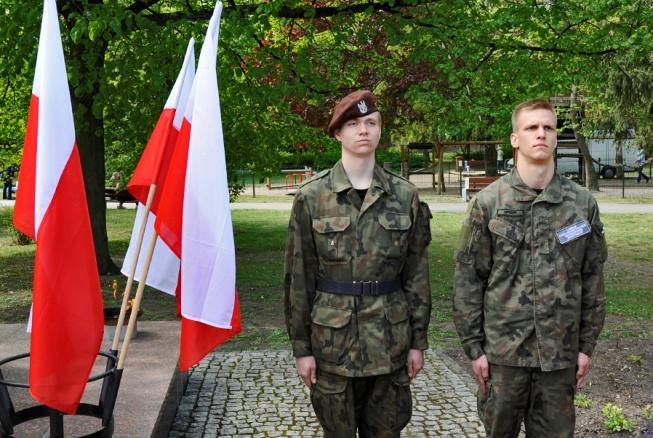 pozaszkolne oraz bardzo dobre oceny z wychowania fizycznego