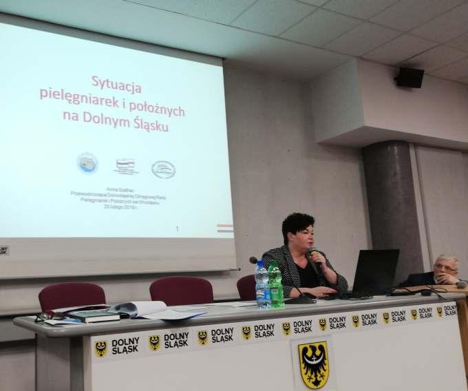 w Urzędzie Marszałkowskim odbyło się spotkanie poświęcone realizacji świadczeń zdrowotnych realizowanych przez pielęgniarki i położne, których organem tworzącym jest Samorząd Województwa