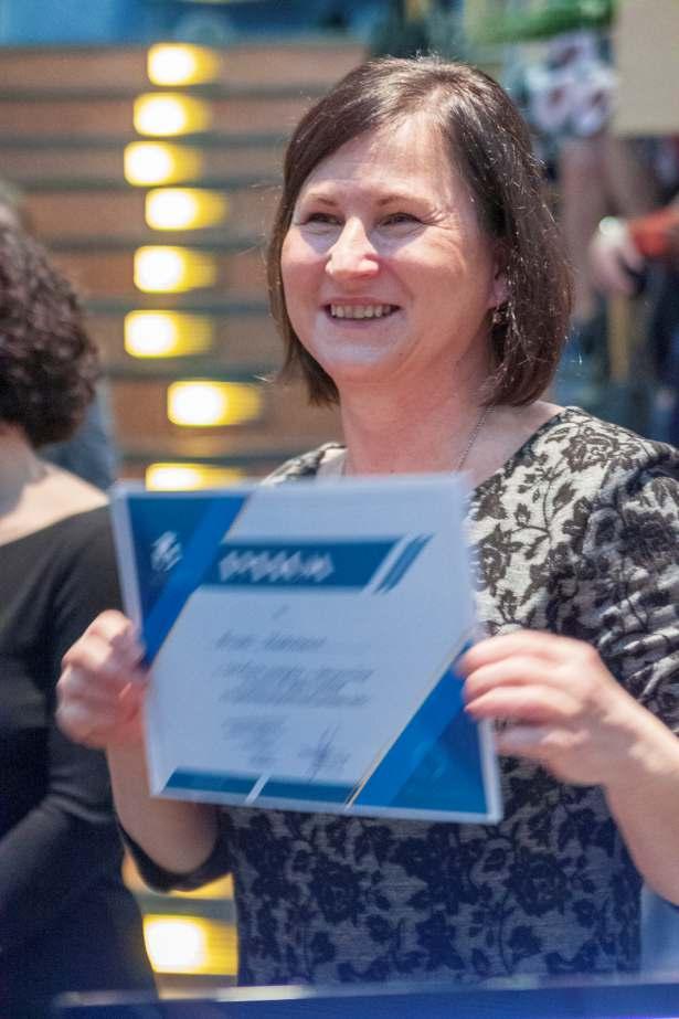 Okręgowej Izby Pielęgniarek i Położnych. Rangę uroczystości nadali swoim przybyciem Konsultanci: dr n. o zdr. Jolanta Kolasińska Konsultant Wojewódzki w Dziedzinie Pielęgniarstwo dr n. med.