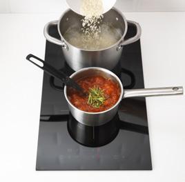 dotknięcie i przesunięcie Tryb Pre-set cooking Przewód w zestawie. pola grzewczego: 1 185 mm. Moc pola grzewczego: 1 2000W. Zasilanie: 8,5A. S30 G38,5 W5,4 cm. Waga: 3 kg.