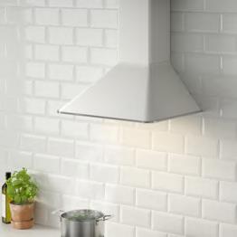 Oświetlenie LED Booster Przyciemniane oświetlenie Parametry Wydajność okapu z podłączeniem do kanału wentylacyjnego: 552 m³/h. Poziom hałasu przy maks. prędkości: 65 db (A).