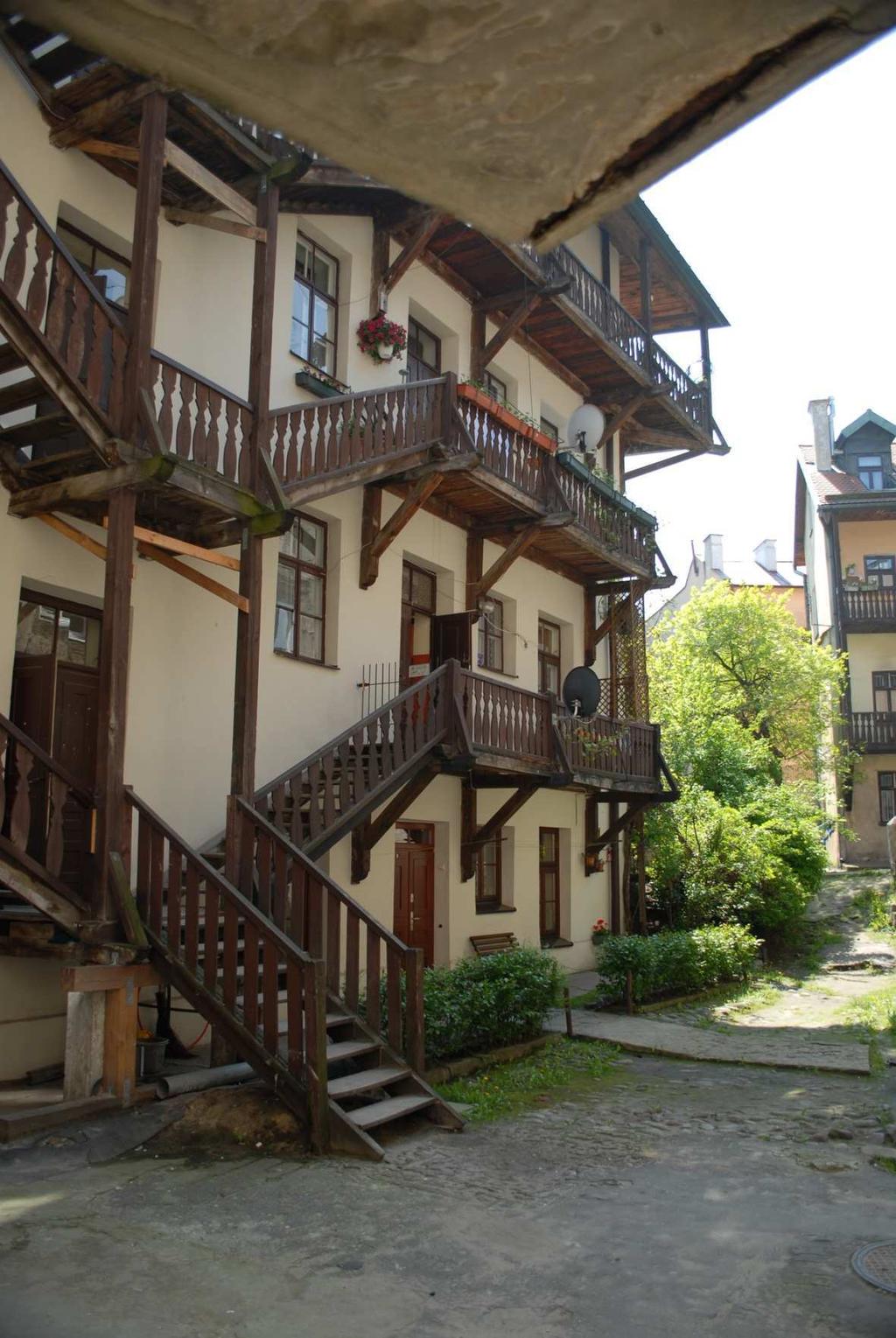 Podwórko, Olejna 7,