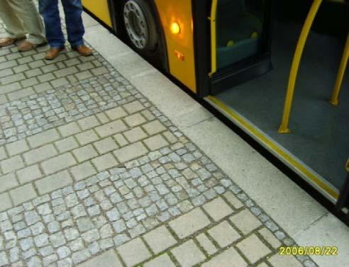 Rys. 9.7.3. Strefa wejściowa inny rodzaj nawierzchni naprzeciwko pierwszych drzwi autobusu Źródło: opracowanie własne. 9.8.