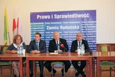 Na konferencji pojawili się przedstawiciele mediów, lokalni politycy i działacze związków sadowniczych. Minister Marek Suski mówił o działaniach rządu, obecnych i planowanych wobec sektora rolnego.