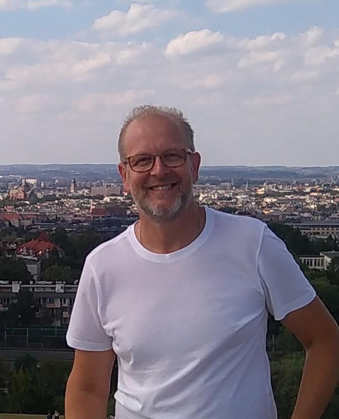 dużą praktykę w prowadzeniu seminariów i warsztatów.