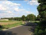 Transport i łączność - 2.024.900 zł, tj. 8,15 % wydatków, z tego na: - drogi powiatowe - 992.000 zł, - drogi gminne - 1.032.900 zł; - Turystyka - 334.800 zł, co stanowi 1,35% wydatków ogółem.