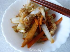 Kimchi, czyli kiszona kapusta pekińska Kimchi, czyli kiszona kapusta pekińska z dodatkiem warzyw jest wielkim przysmakiem i tradycyjnym dodatkiem, który Koreańczycy jedzą praktycznie