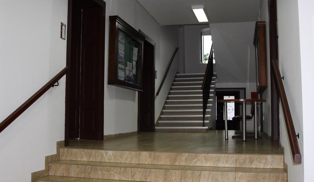 Wybrane działania realizowane przez Powiat Kościerski w latach 2015-2018 - POMOC SPOŁECZNA LIKWIDACJA BARIER TRANSPORTOWYCH I ARCHITEKTONICZNYCH Likwidacja