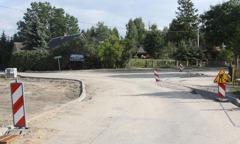 kontynuację przebudów dróg powiatowych (Stara Kiszewa) 2406G, (Nowa Karczma) 2201G i drogi