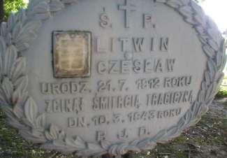 75 Nagrobek 9 Rok 2009, 1 lipca. Tablica nagrobna Czesława Litwina (foto Henryk Kulik). 5.338. Litwin Franciszek, włościanin w Grabowczyku Urodził się w 1746 roku (około).