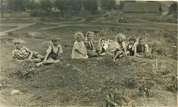 79 Zdjęcie 9 Rok 1958 (lub 1957). Ujęcie tej fotografii pokazuje widok na teren przed niwelacją pod tzw. park (co przedstawia inne zdjęcie w tej kolekcji z roku 1959).