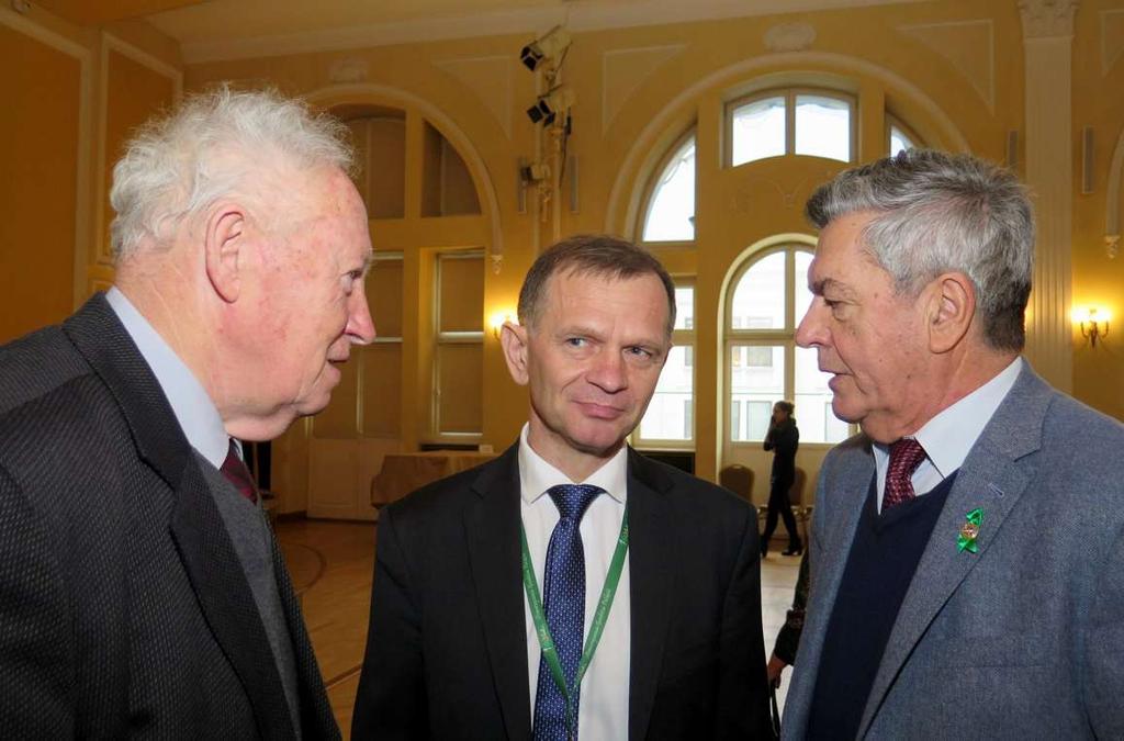 Andrzej Pachuta zaprasza gości uroczystości do wystąpień, obok Alicja Kulka; Dušan Ferianc Alina