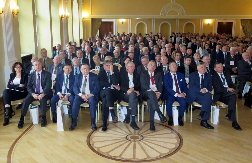 Padły słowa uznania za wiele podjętych inicjatyw i dokonań ważnych dla zawodu geodezyjnego: za to składam wszystkim geodetom wielkie podziękowania i gratuluję wytrwałości.