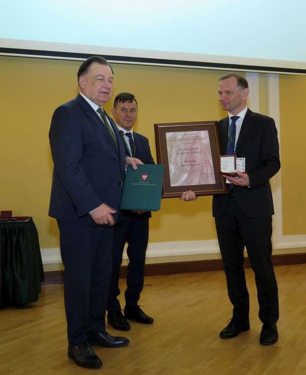 Medal PRO MASOVIA dla SGP, Adam Struzik, Krzysztof Mączewski, Janusz Walo; Przemawia Adam