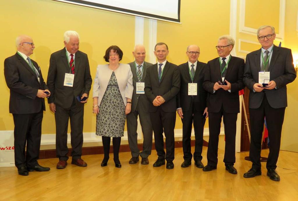 szczególnie ciepło i serdecznie honorowanym był równolatek Stowarzyszenia Geodetów Polskich Ryszard Ruszkowski, któremu gratulował wspaniałej postawy Prezes