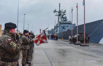 P E R Y S K O P Inauguracja roku szkoleniowego w 3. FO uroczystej zbiórce 2 stycznia wzięły W udział pododdziały gdyńskiej flotylli, a także zaproszeni goście.