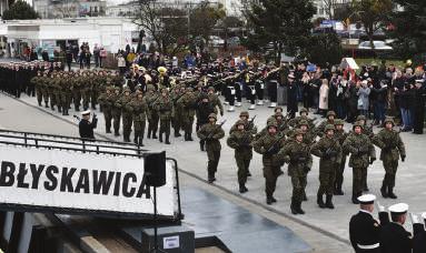 Bezpieczeństwo nawigacji okrętów MW. Ostatnie przykłady wygłosił były komendant AMW kadm. w st. spocz. dr inż. Czesław Dyrcz, zjawisko tombolo wyjaśnił kmdr rez. prof. dr hab. inż. Cezary Specht, a o udziale ORP Gen.