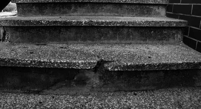 Podjęto konkretne działania. W ulicach, parkingach Jednym z najbardziej widocznych skutków, jakie wyszły po zimie są ubytki i pęknięcia w ulicach i parkingach.